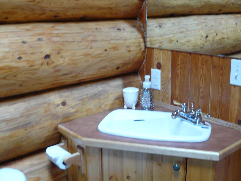 Hitching Post Resort Келоуна Стая снимка