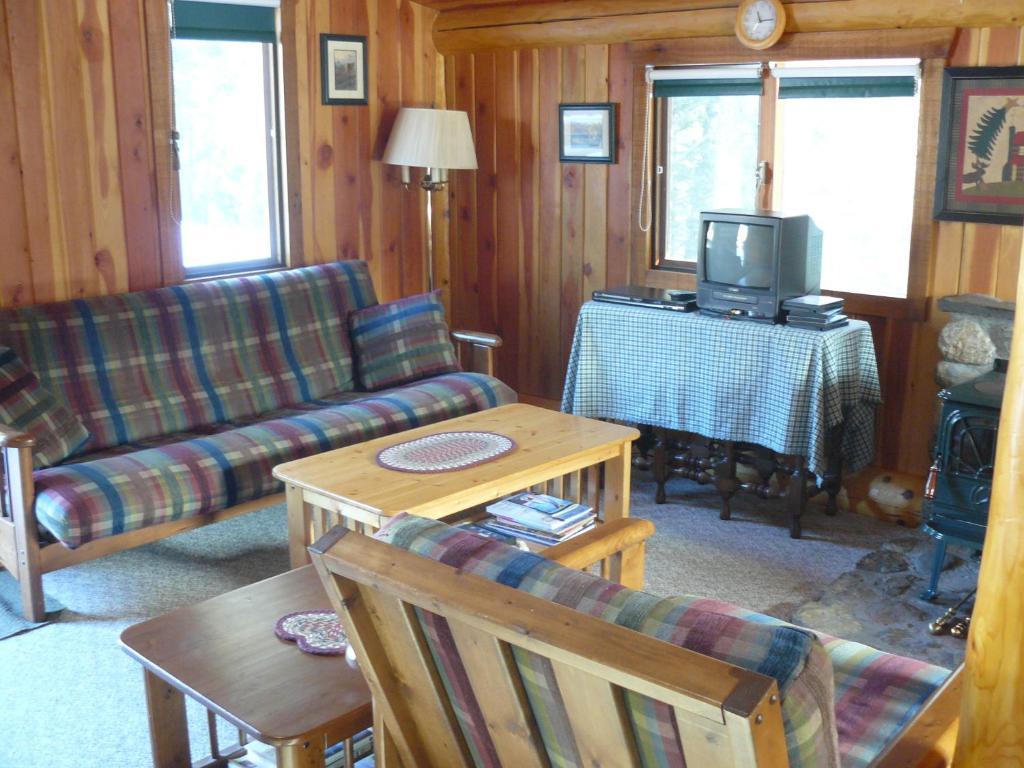 Hitching Post Resort Келоуна Стая снимка