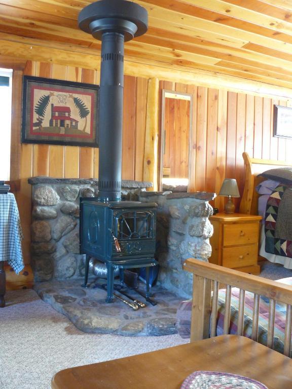 Hitching Post Resort Келоуна Стая снимка