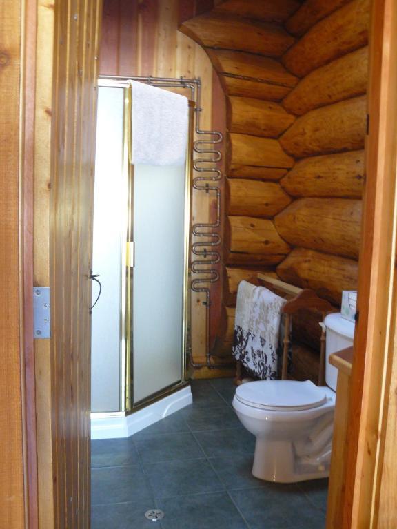 Hitching Post Resort Келоуна Стая снимка