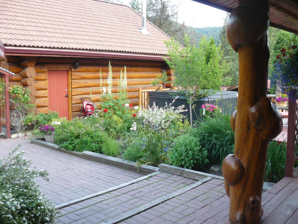 Hitching Post Resort Келоуна Стая снимка