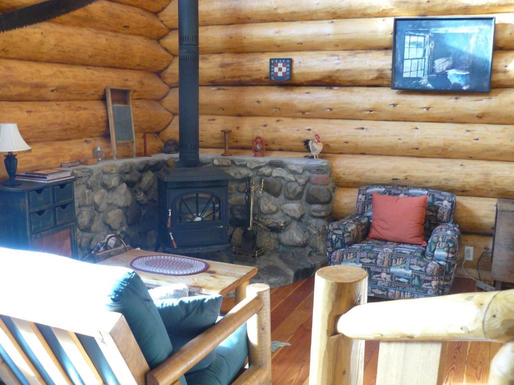 Hitching Post Resort Келоуна Стая снимка
