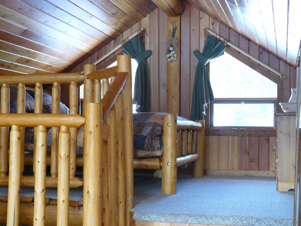 Hitching Post Resort Келоуна Стая снимка