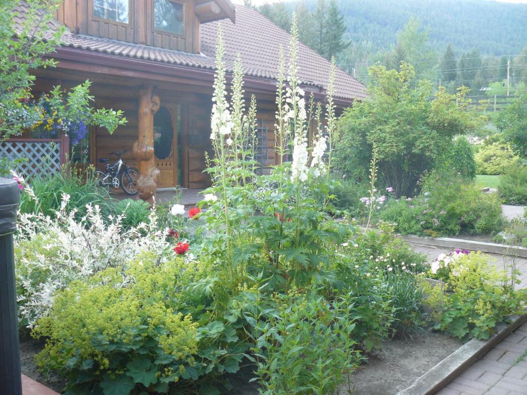 Hitching Post Resort Келоуна Екстериор снимка