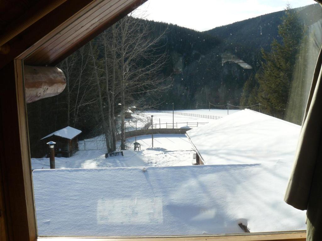 Hitching Post Resort Келоуна Стая снимка