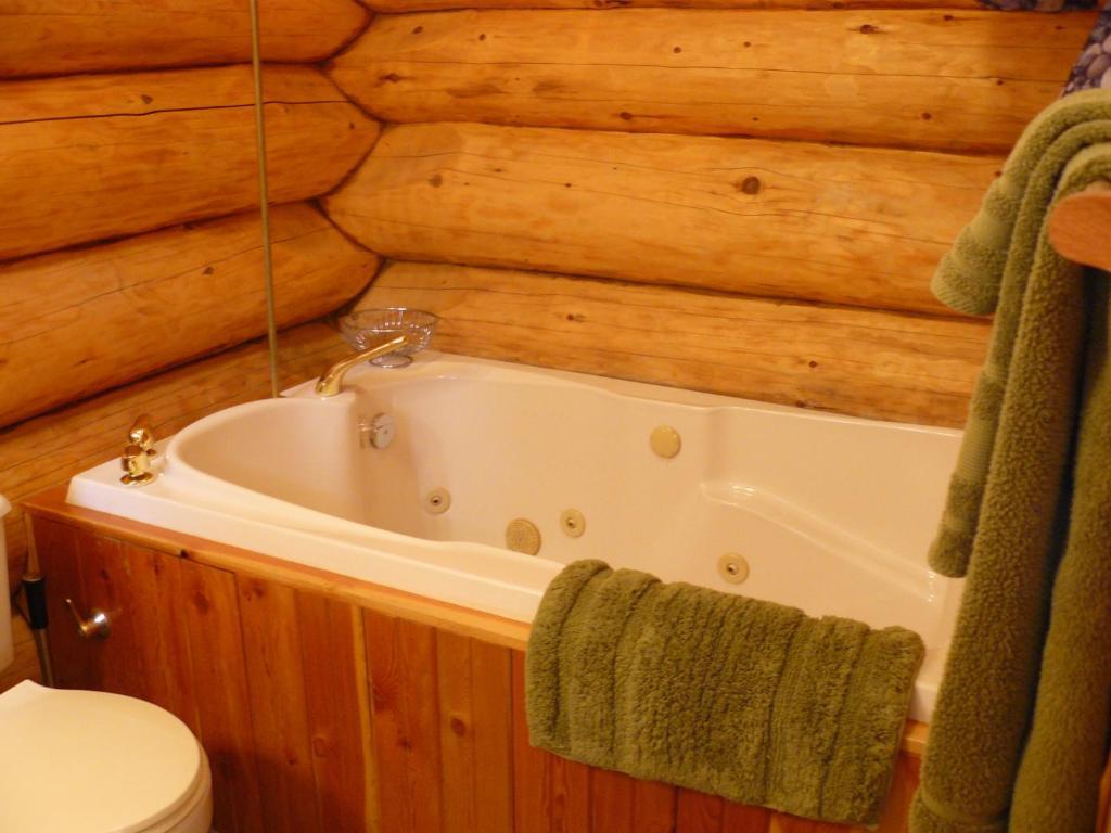 Hitching Post Resort Келоуна Стая снимка