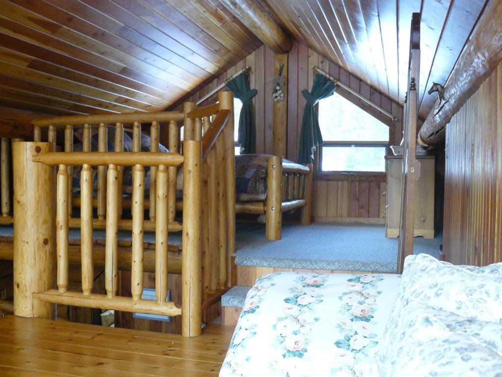 Hitching Post Resort Келоуна Стая снимка