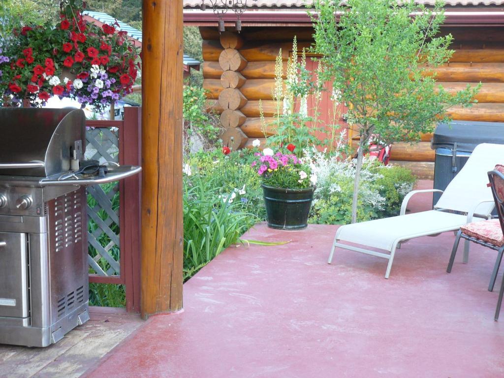 Hitching Post Resort Келоуна Стая снимка