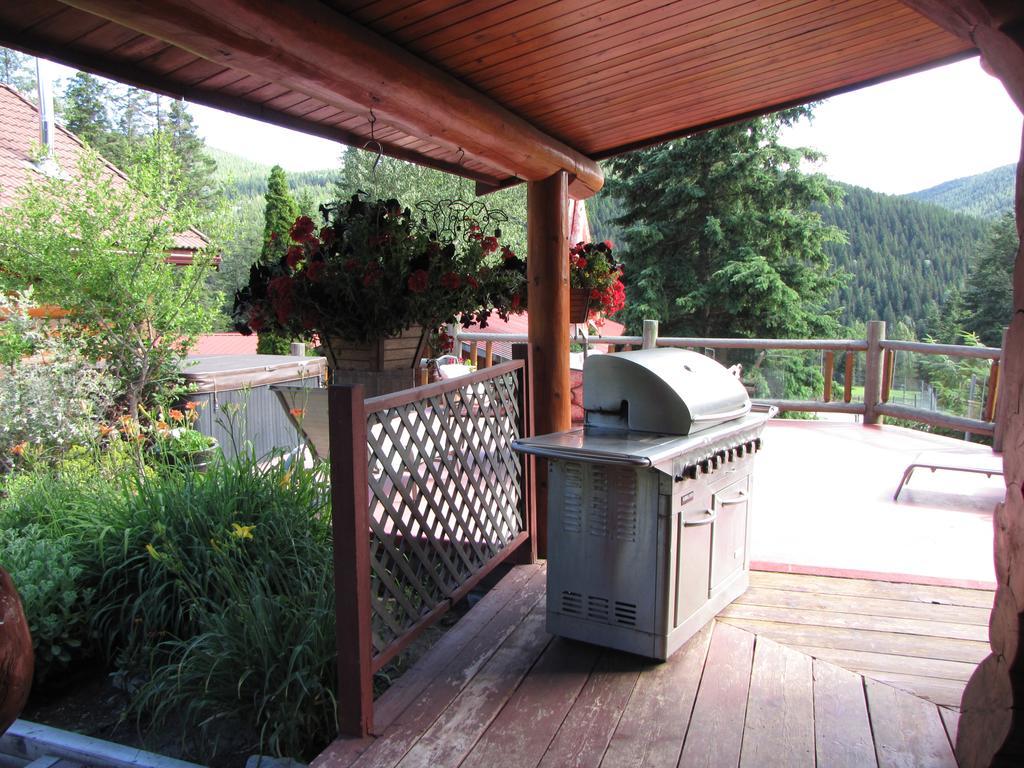 Hitching Post Resort Келоуна Екстериор снимка